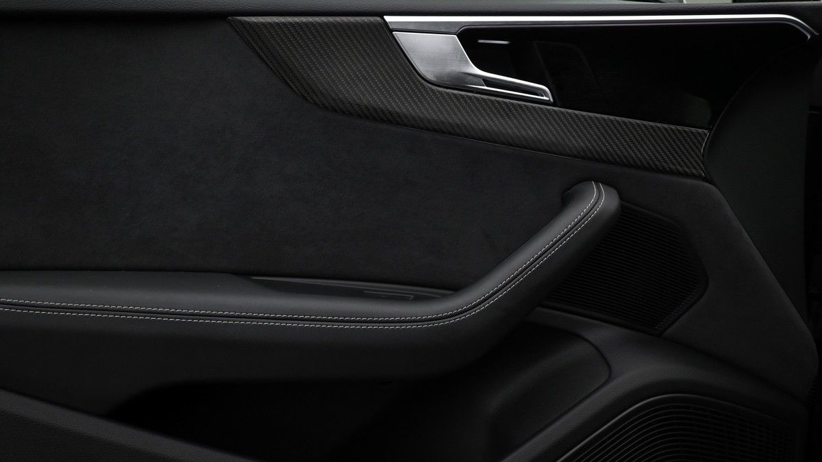 Audi RS4 Avant Image 12