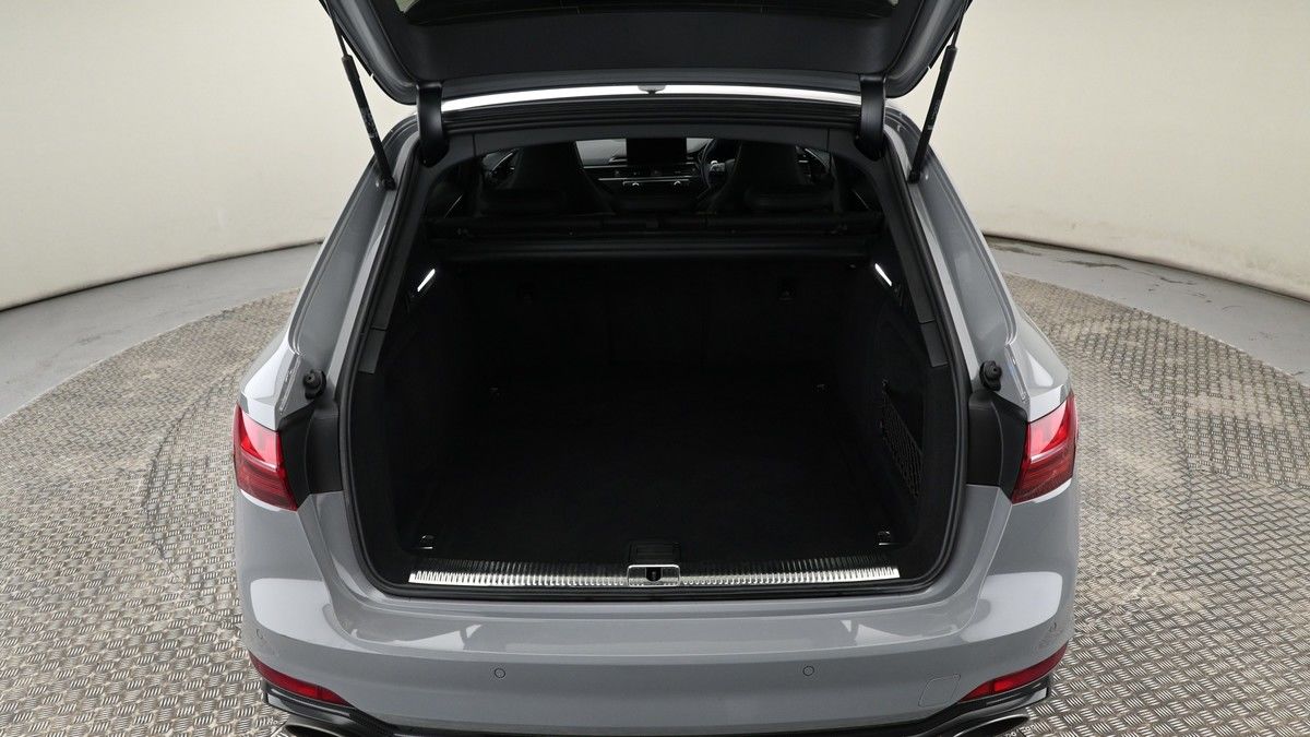 Audi RS4 Avant Image 9