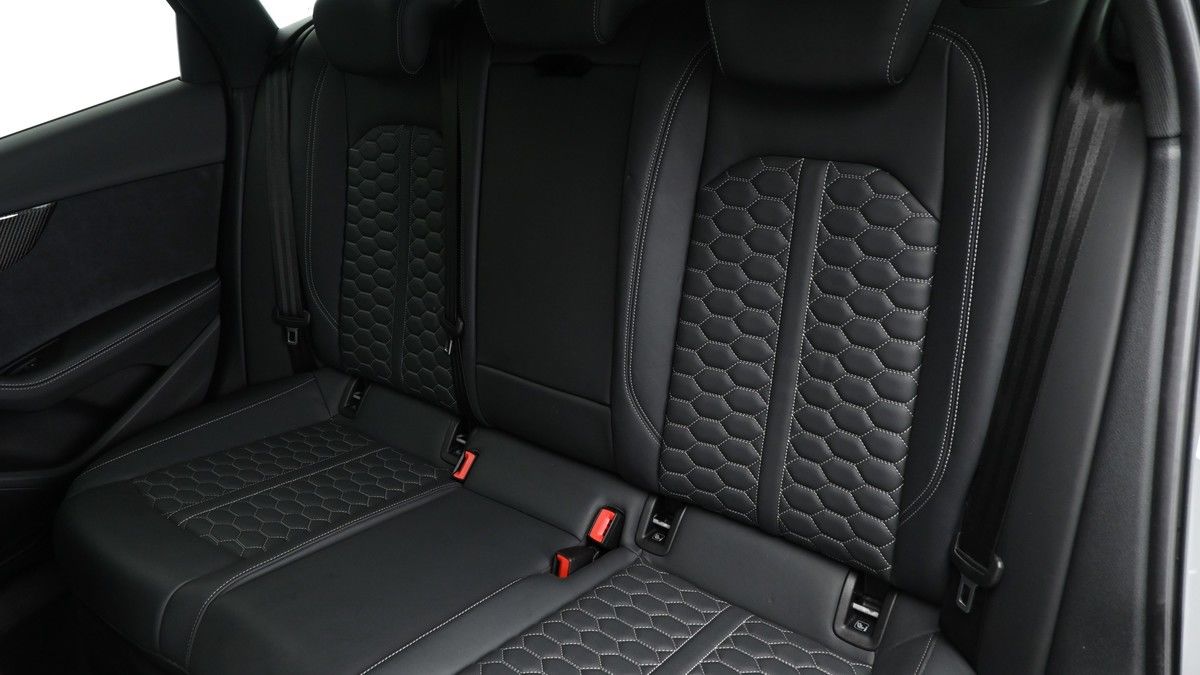 Audi RS4 Avant Image 4