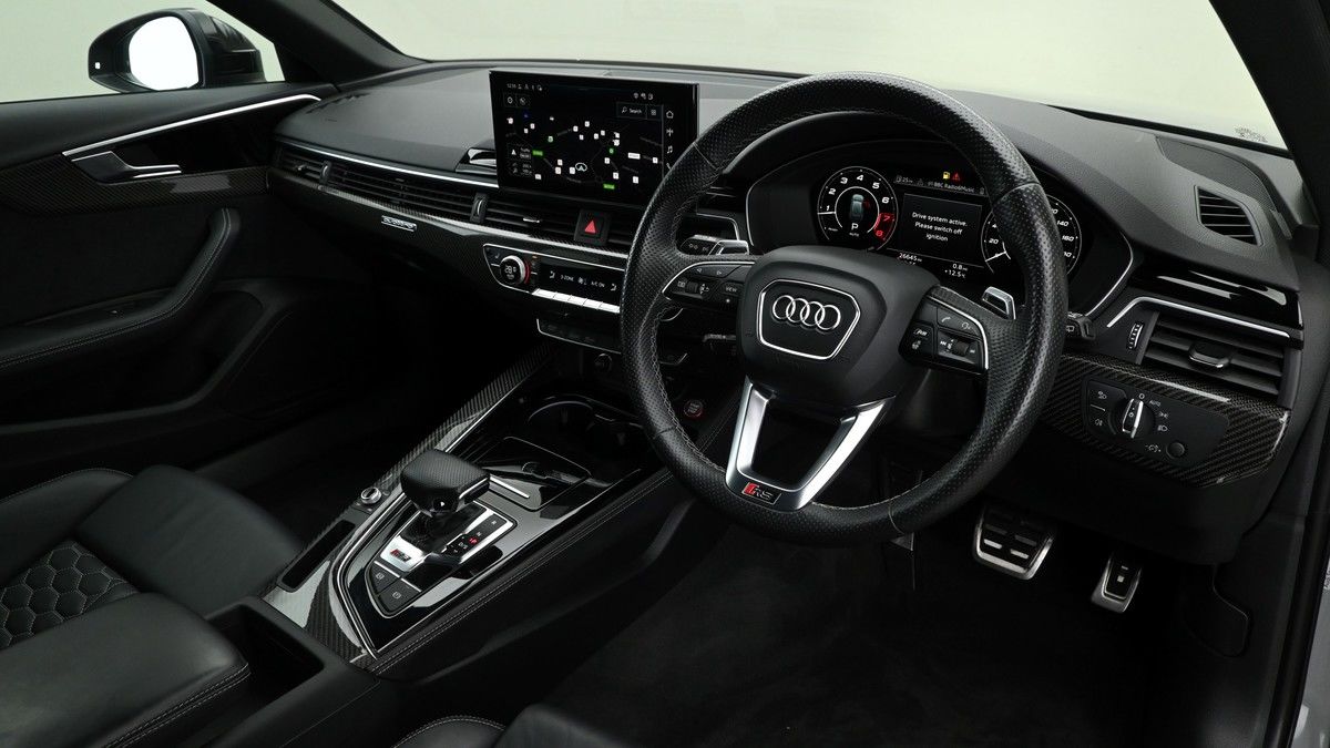 Audi RS4 Avant Image 2