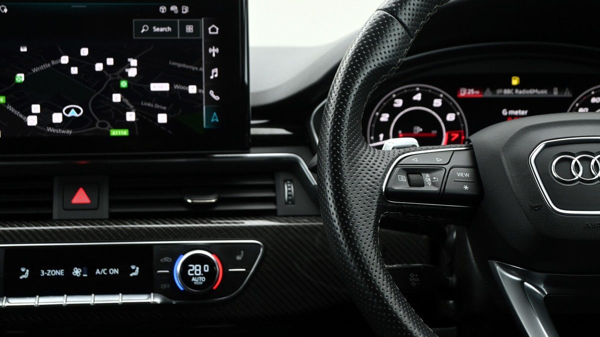 Audi RS4 Avant Image 14
