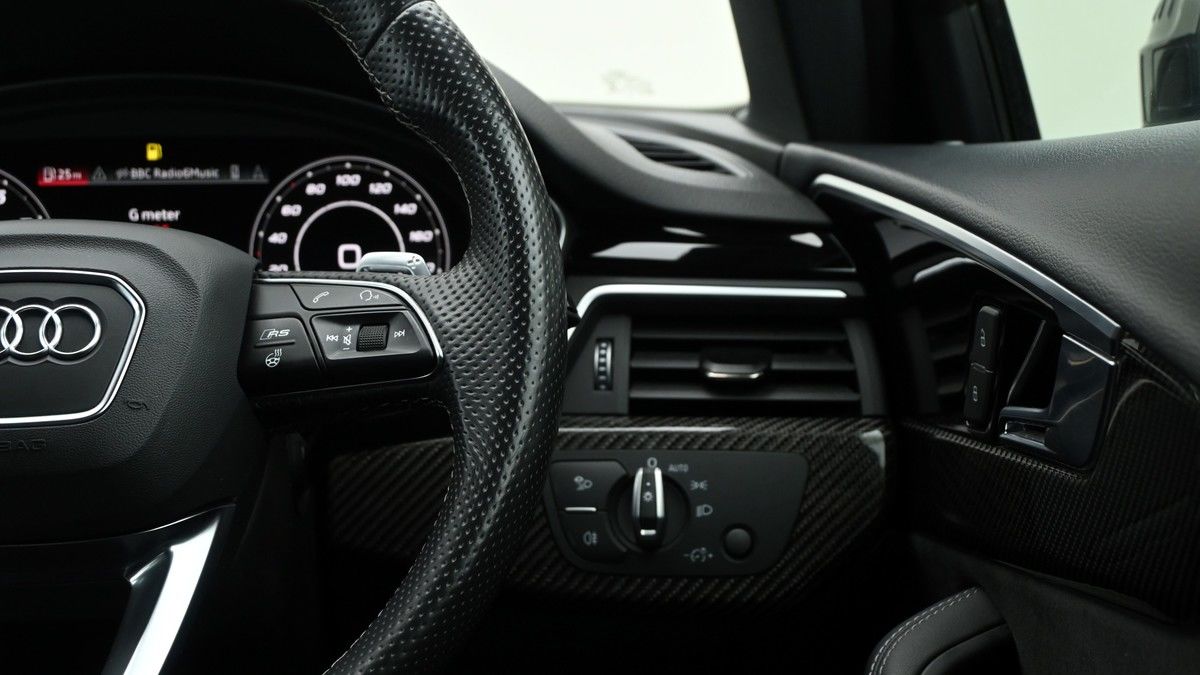Audi RS4 Avant Image 15