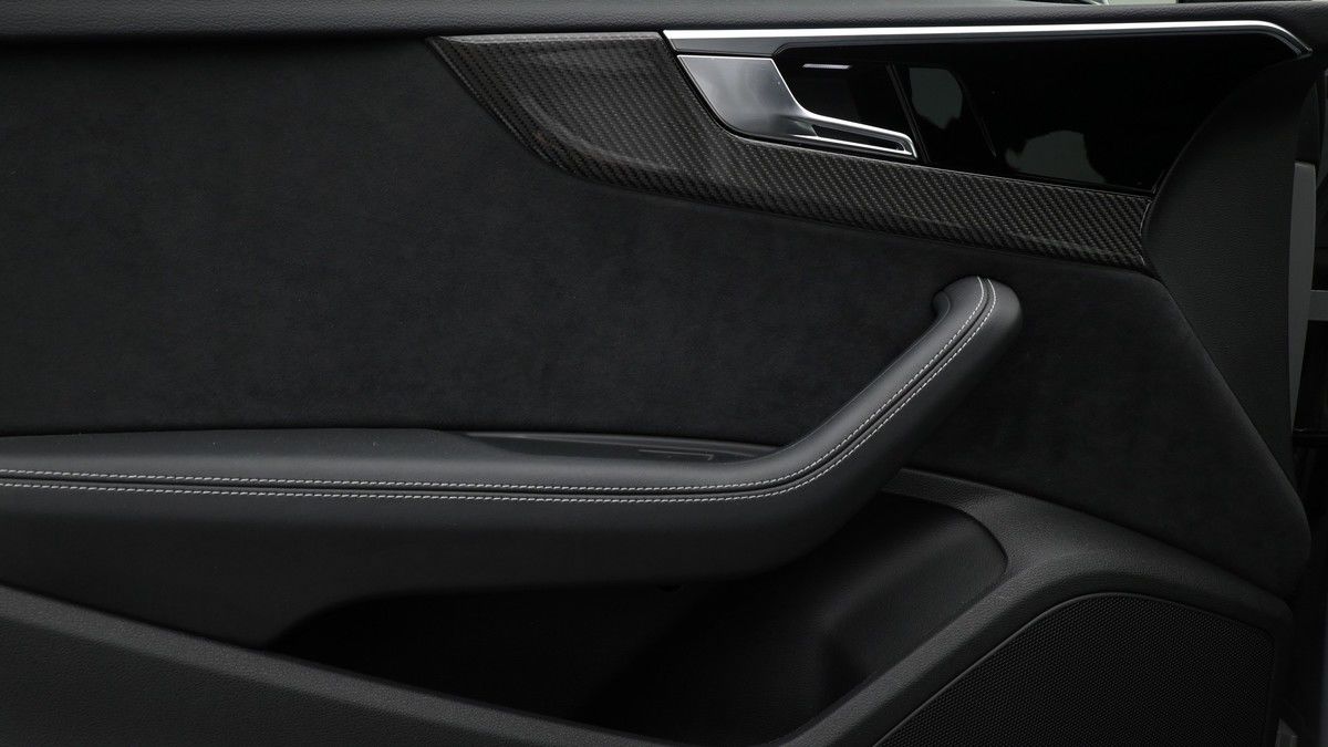 Audi RS4 Avant Image 12
