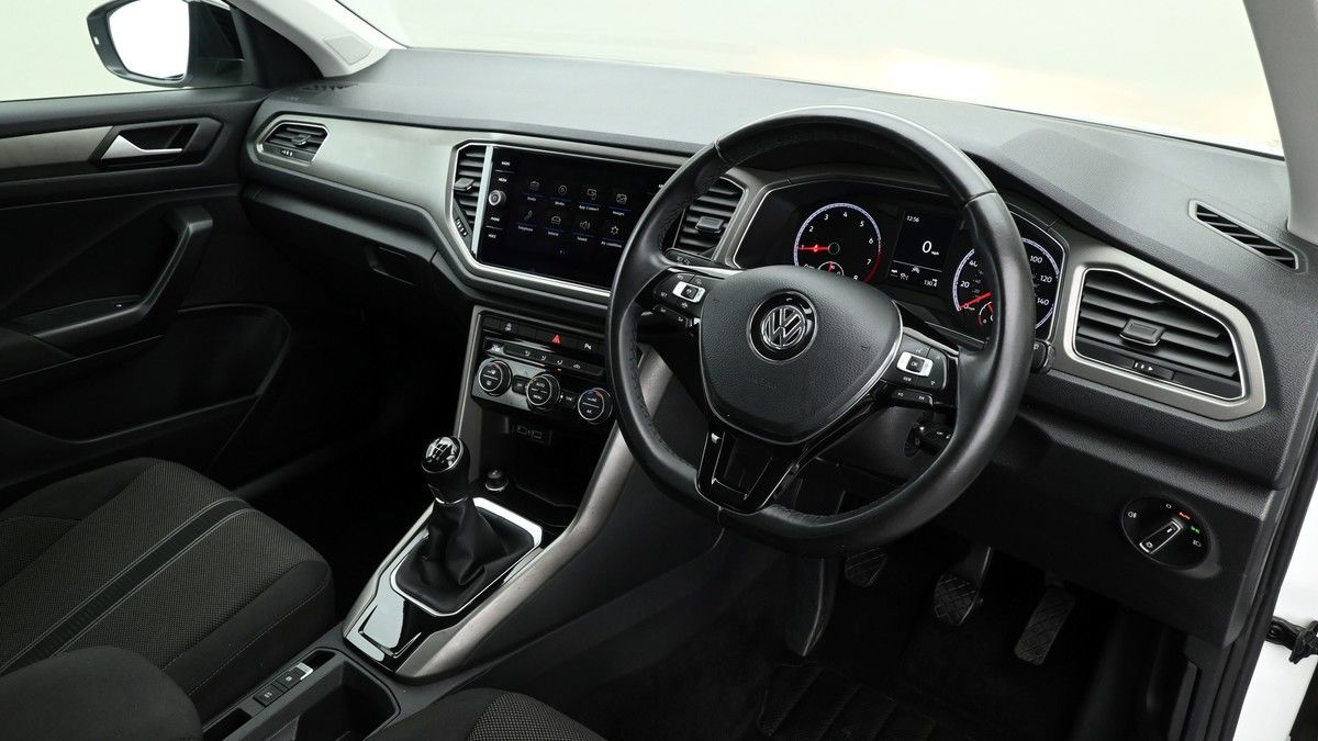 Volkswagen T-Roc Image 2