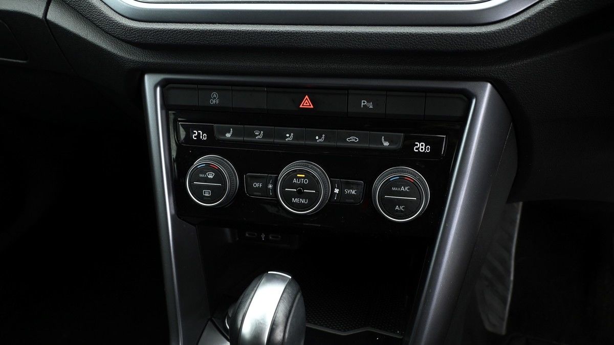 Volkswagen T-Roc Image 12