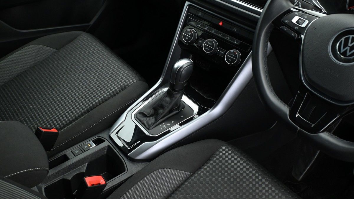 Volkswagen T-Roc Image 2