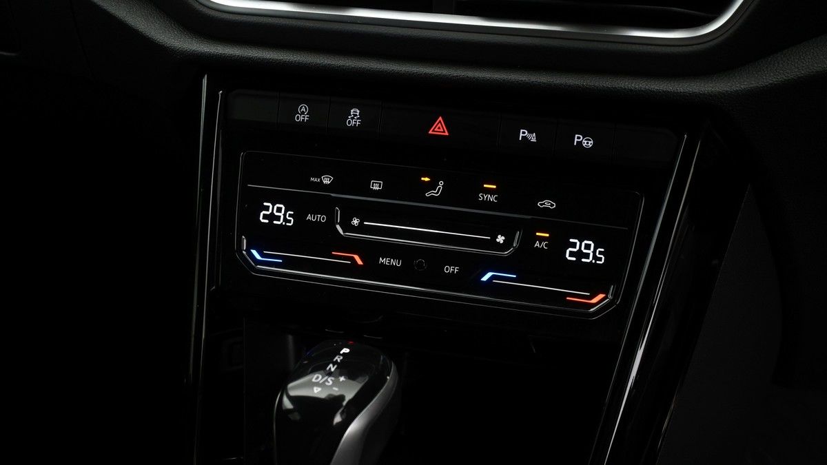 Volkswagen T-Roc Image 11