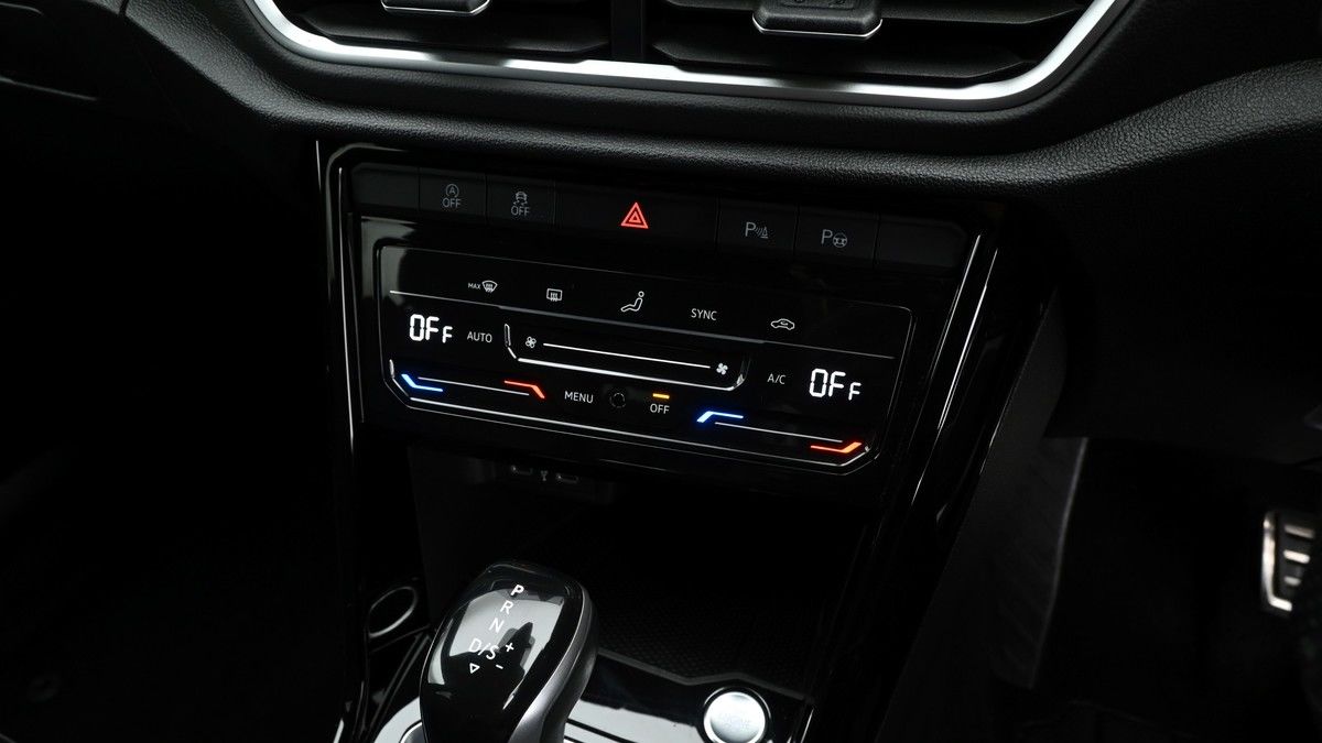 Volkswagen T-Roc Image 12