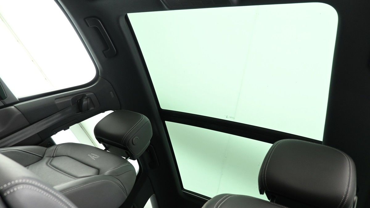 Volkswagen Touareg Image 2
