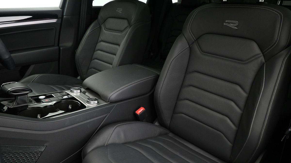 Volkswagen Touareg Image 4
