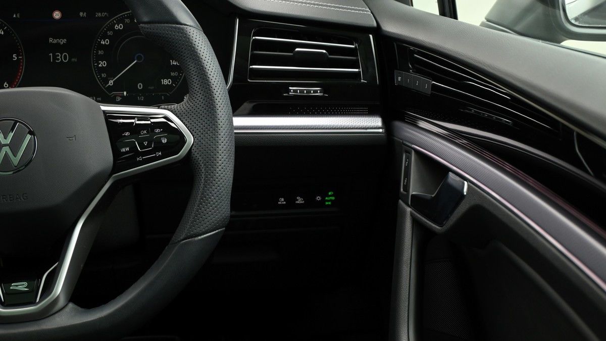 Volkswagen Touareg Image 16
