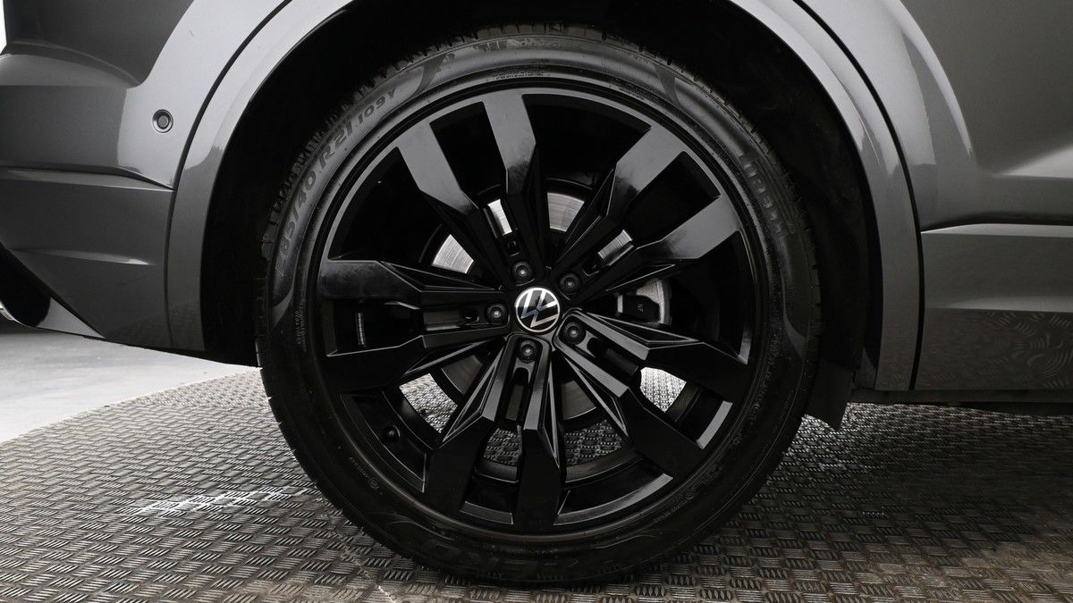 Volkswagen Touareg Image 9