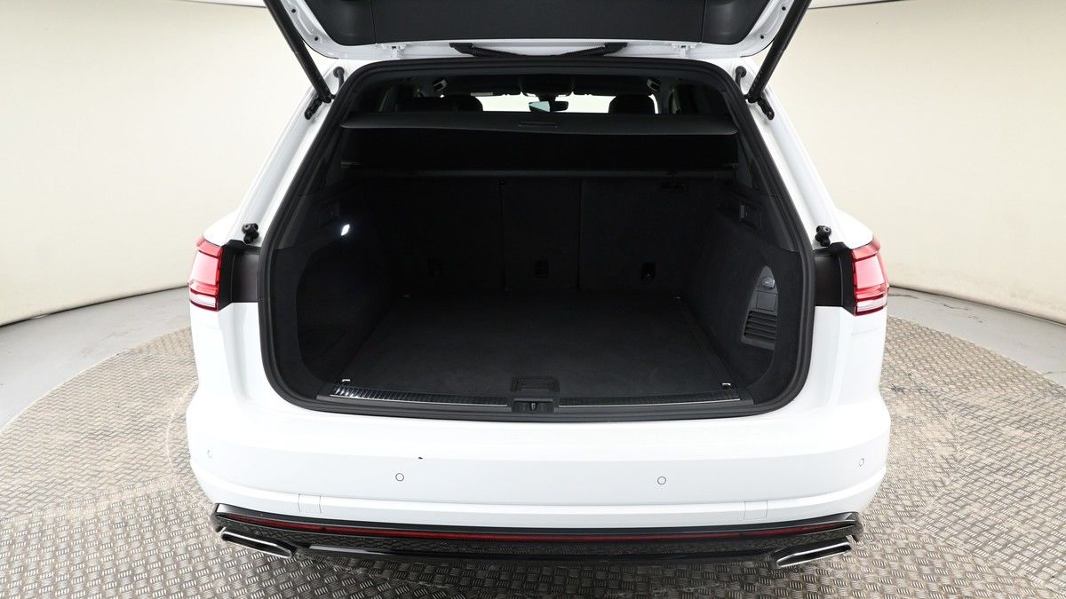 Volkswagen Touareg Image 10