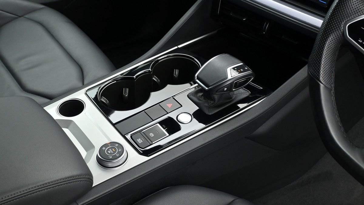 Volkswagen Touareg Image 2