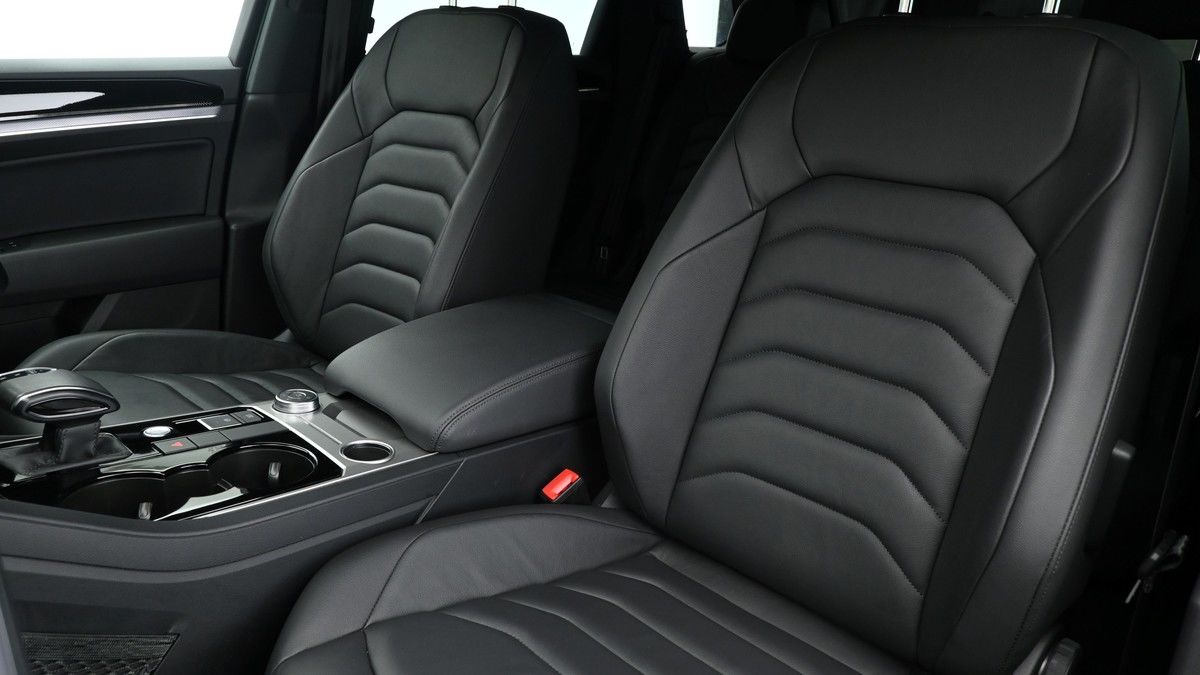 Volkswagen Touareg Image 4
