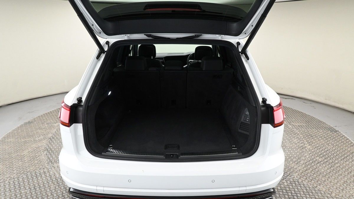 Volkswagen Touareg Image 10