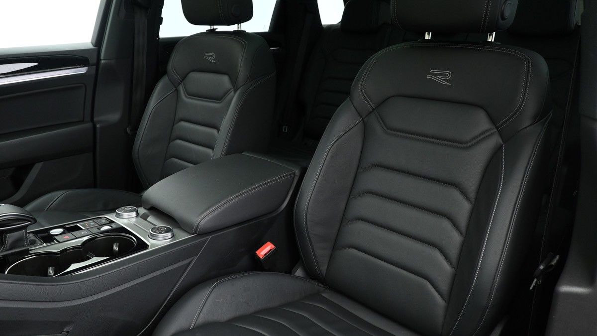 Volkswagen Touareg Image 4