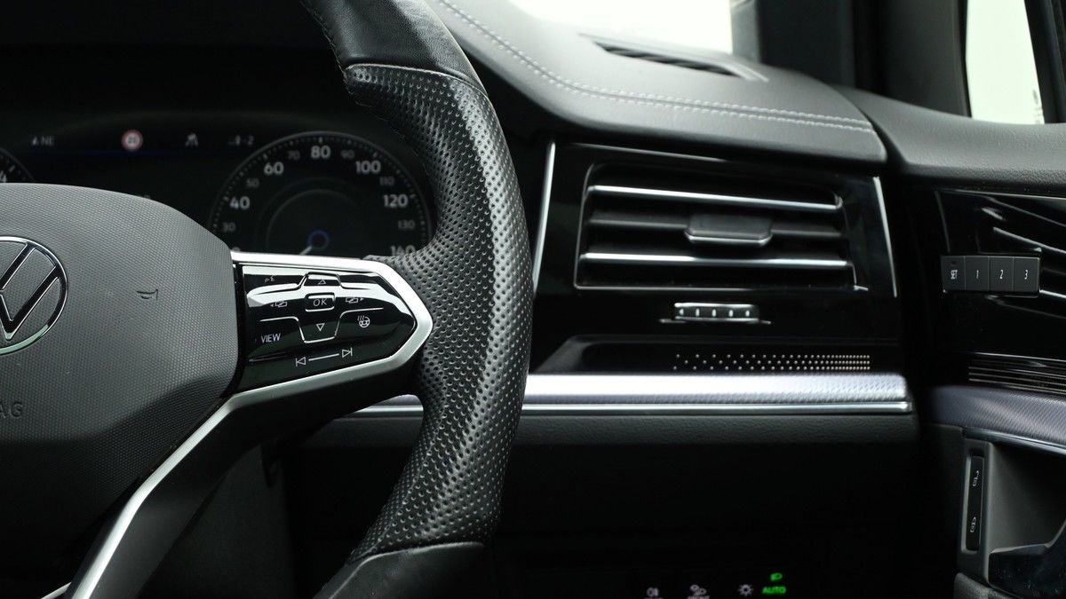 Volkswagen Touareg Image 16