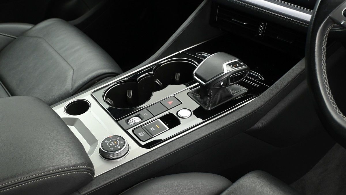 Volkswagen Touareg Image 2