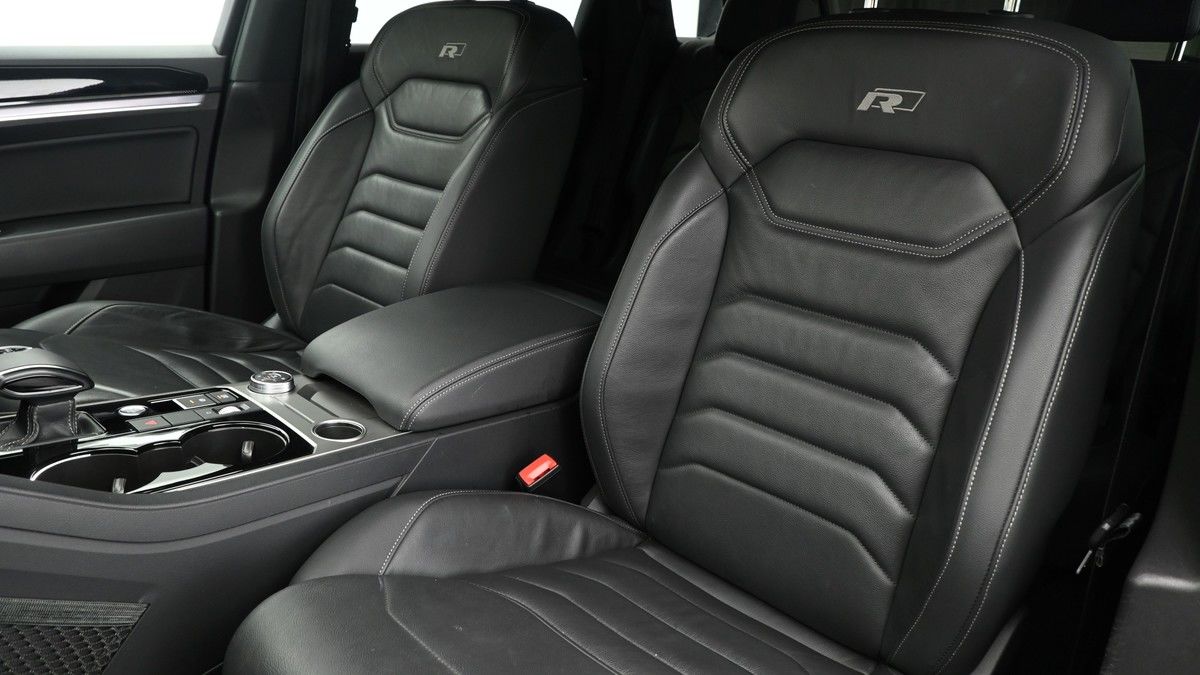 Volkswagen Touareg Image 4