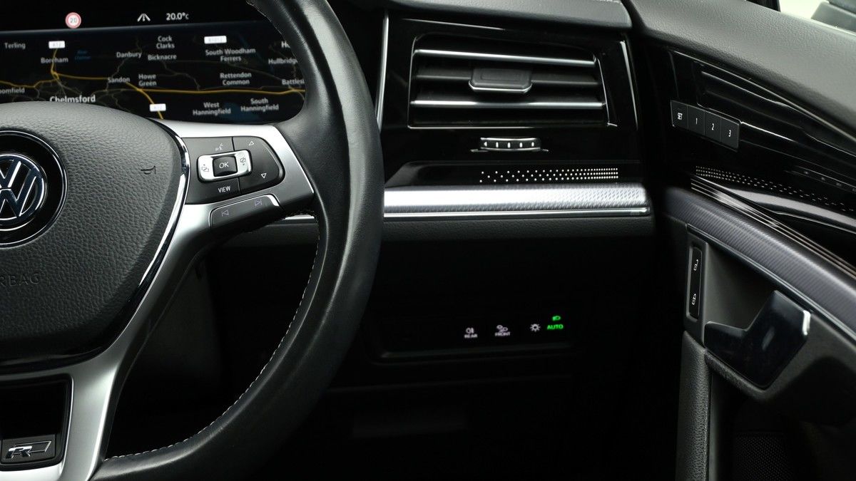 Volkswagen Touareg Image 16