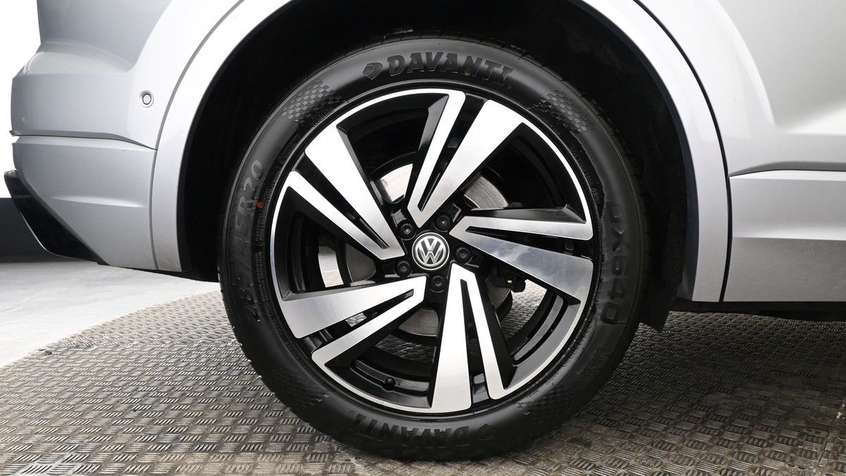Volkswagen Touareg Image 9