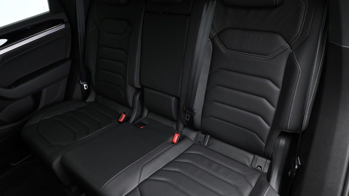 Volkswagen Touareg Image 4
