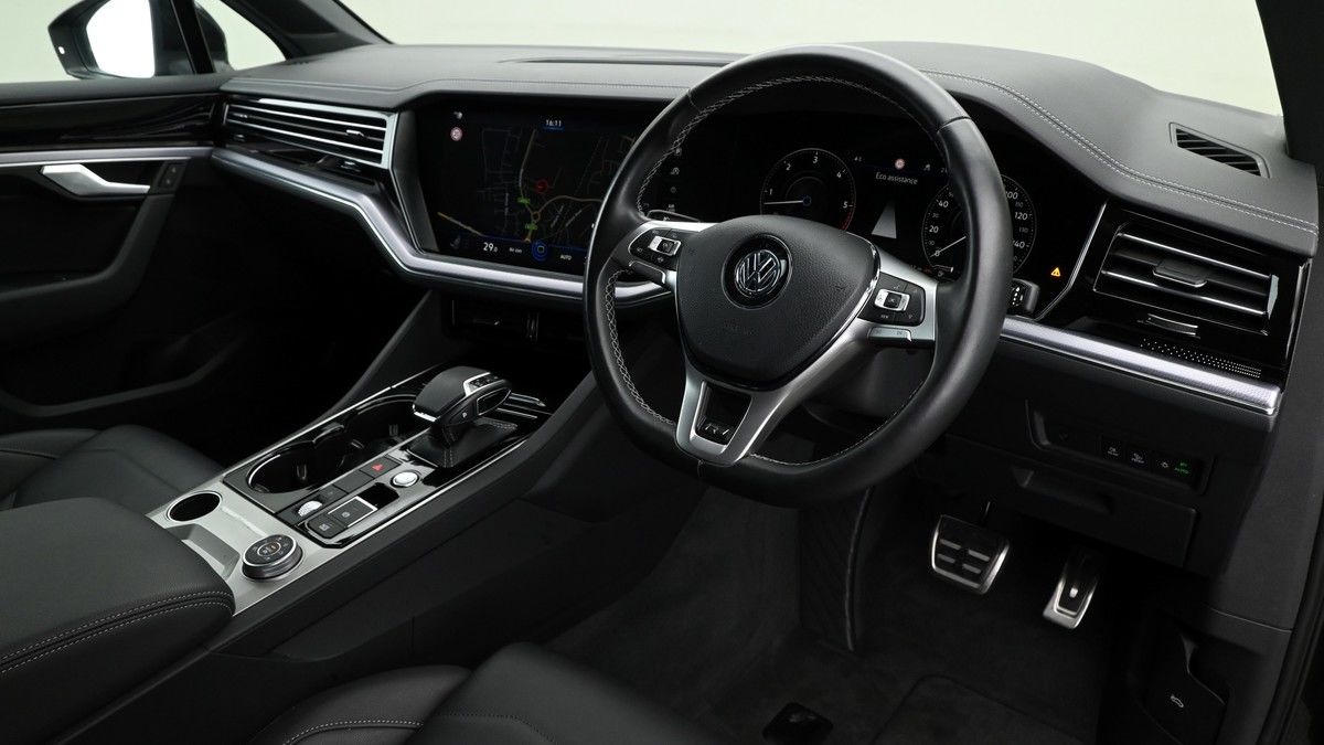 Volkswagen Touareg Image 2