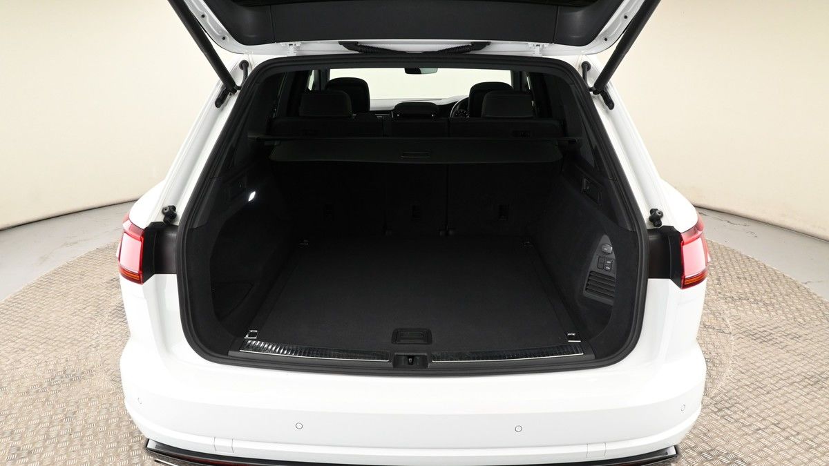 Volkswagen Touareg Image 10