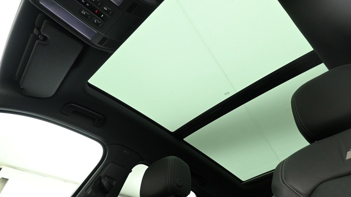 Volkswagen Touareg Image 2