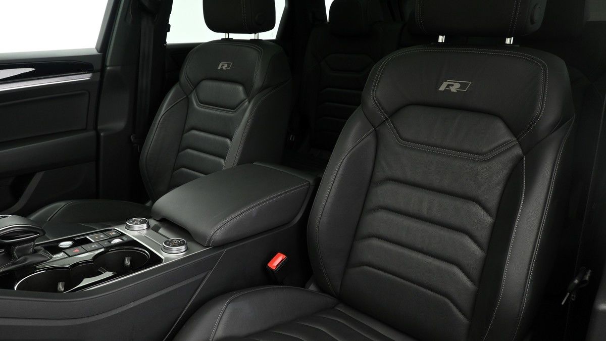 Volkswagen Touareg Image 4