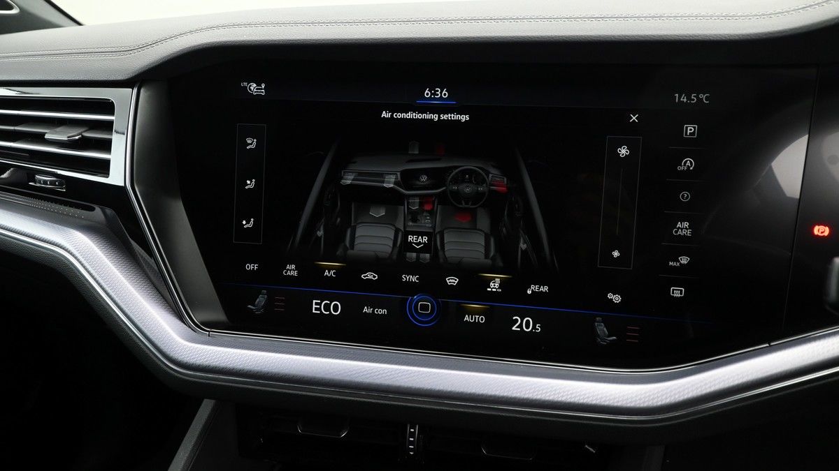 Volkswagen Touareg Image 12