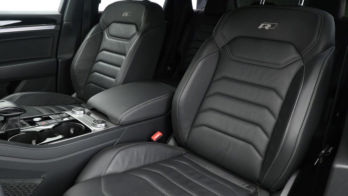 Volkswagen Touareg Image 4