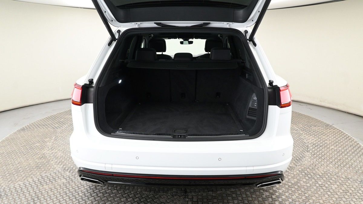 Volkswagen Touareg Image 10