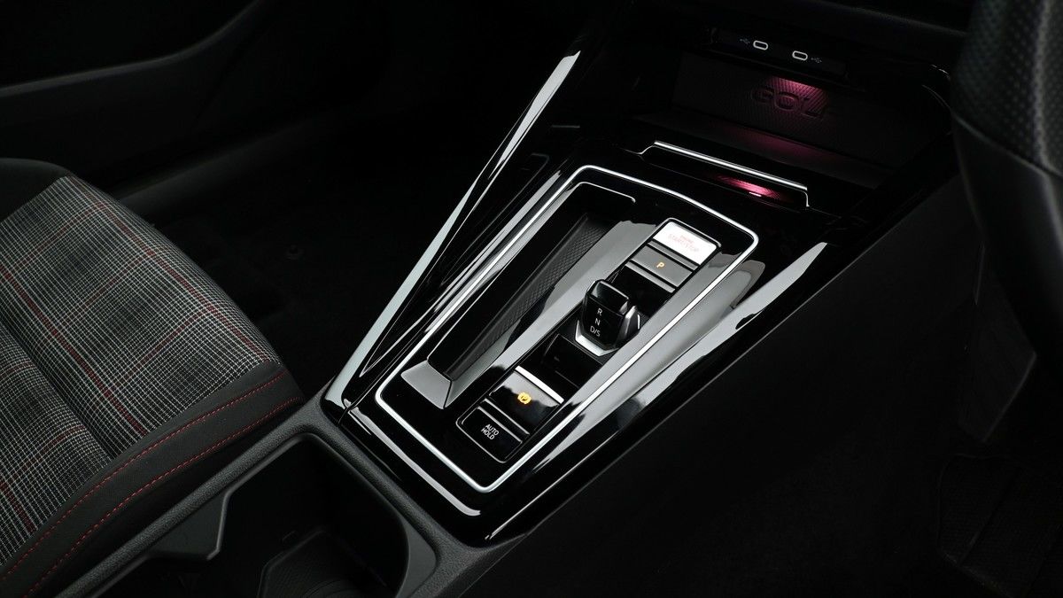 Volkswagen Golf Image 2