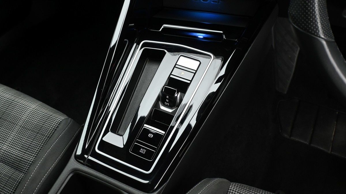 Volkswagen Golf Image 2