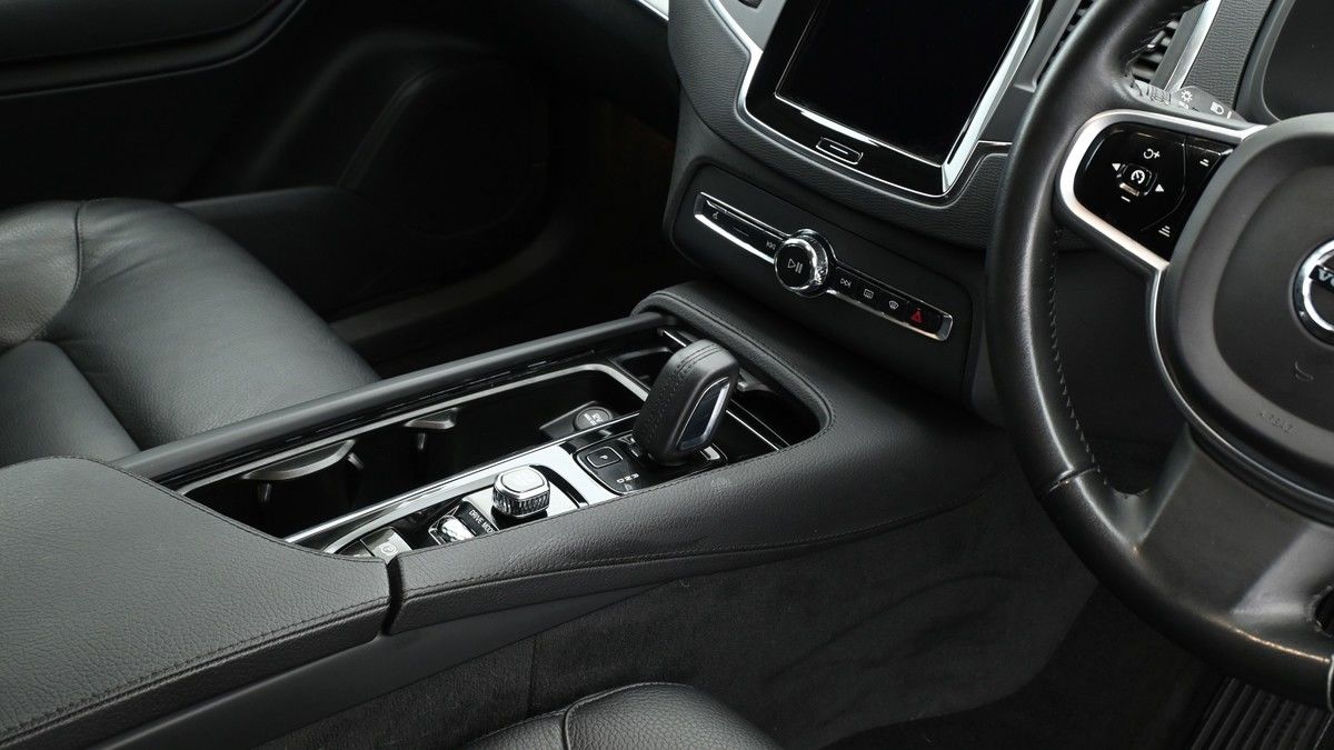Volvo XC90 Image 2