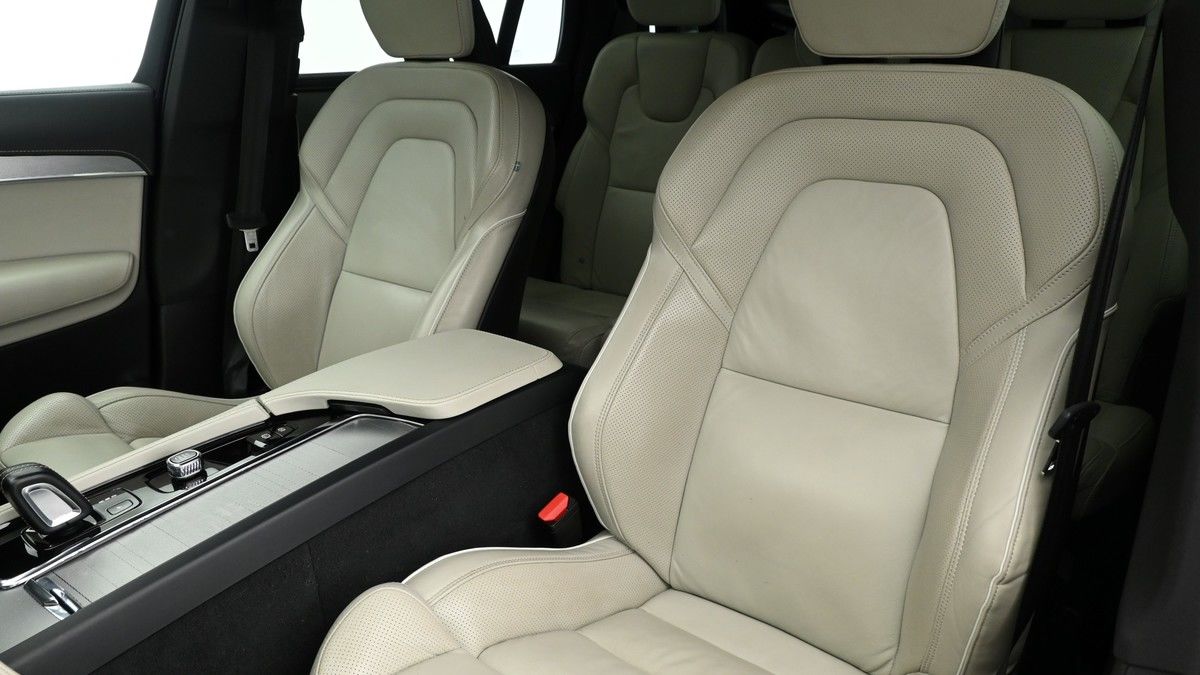 Volvo XC90 Image 3