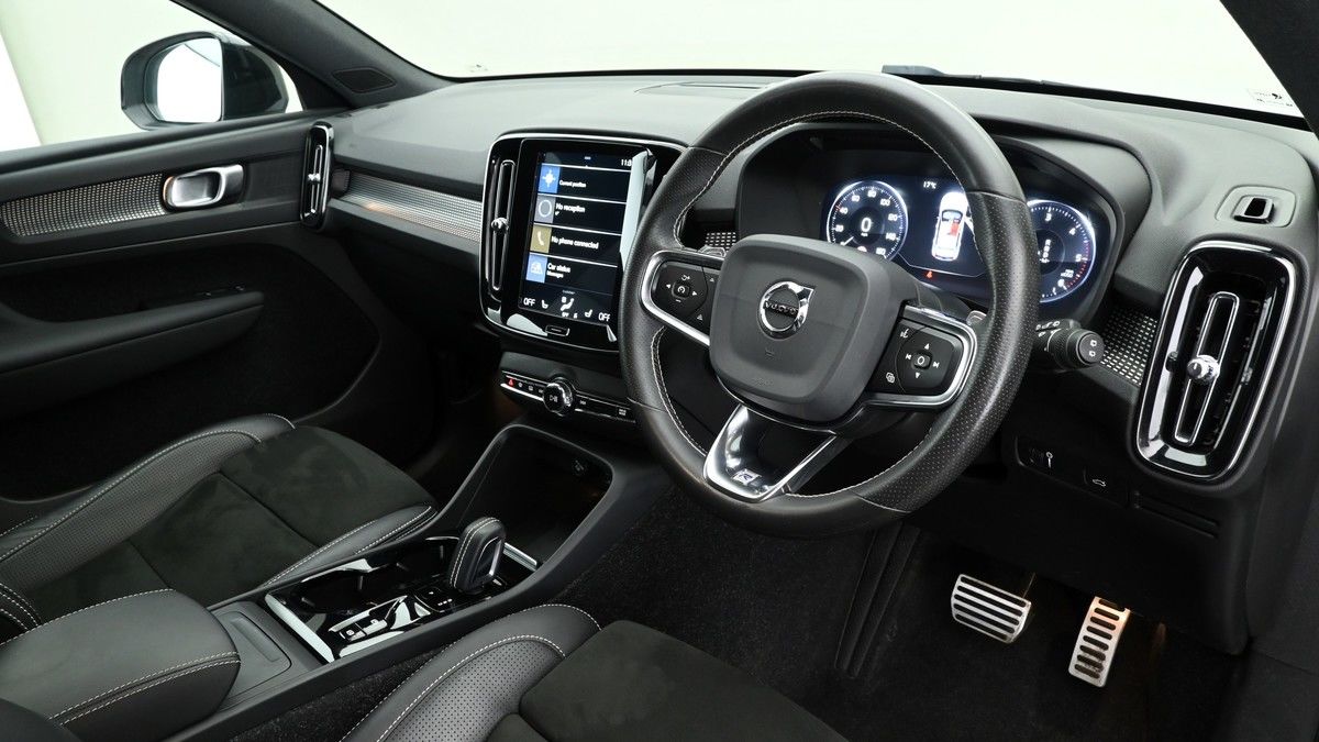 Volvo XC40 Image 2