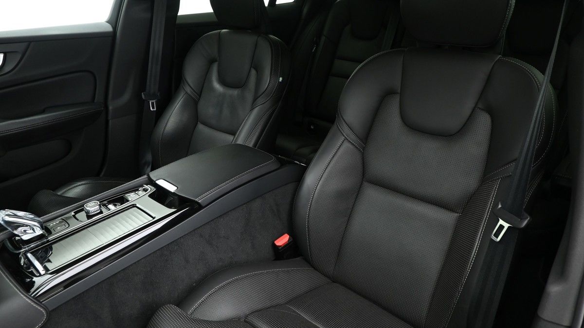 Volvo V60 Image 3