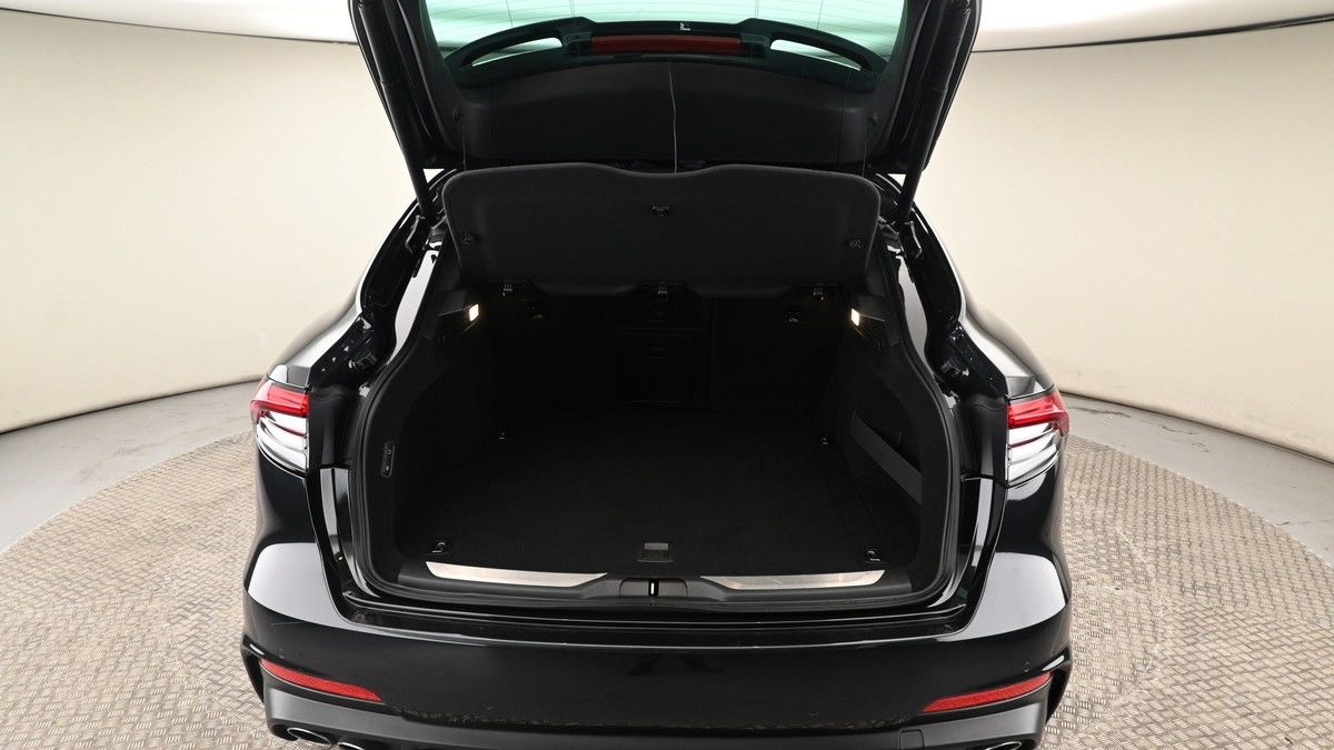 Maserati Levante Image 10