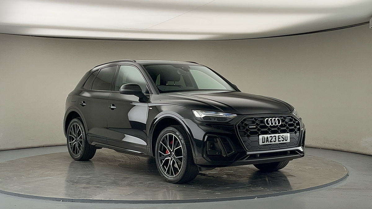 Audi Q5 Sticky Header Image