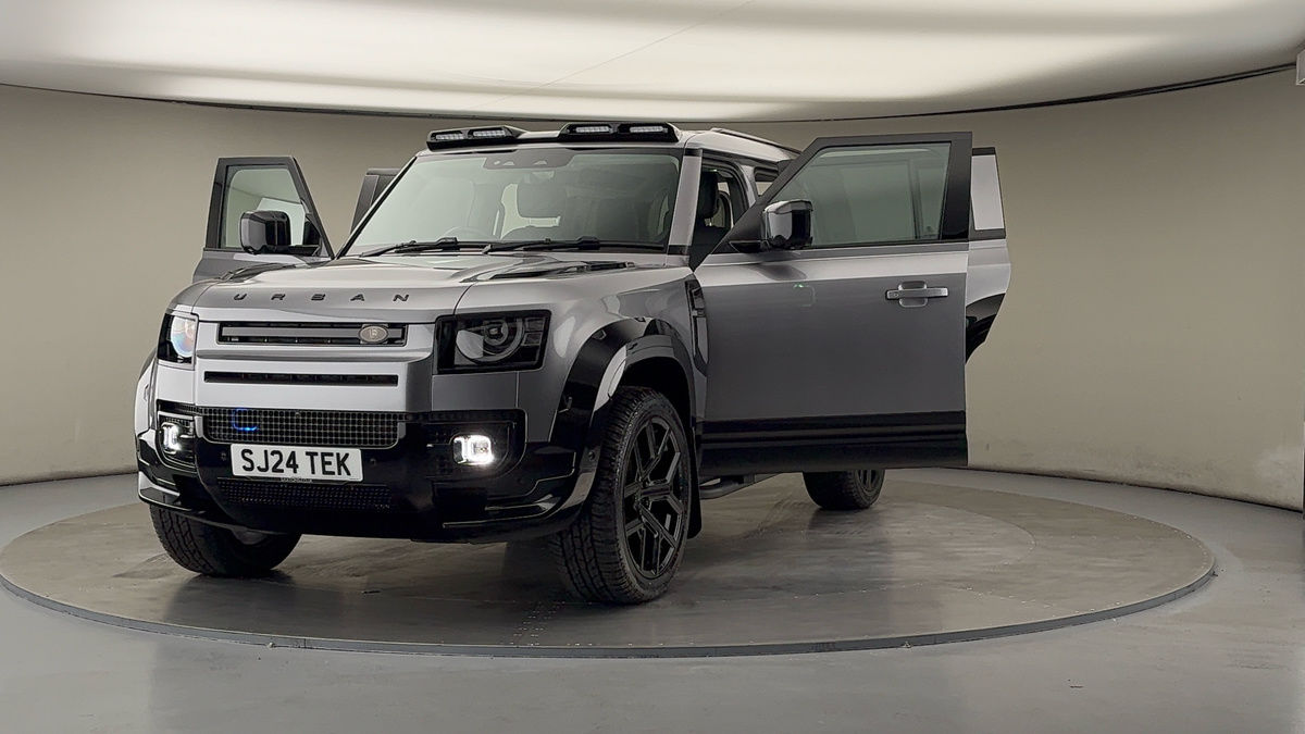 More views of Land Rover Defender 110