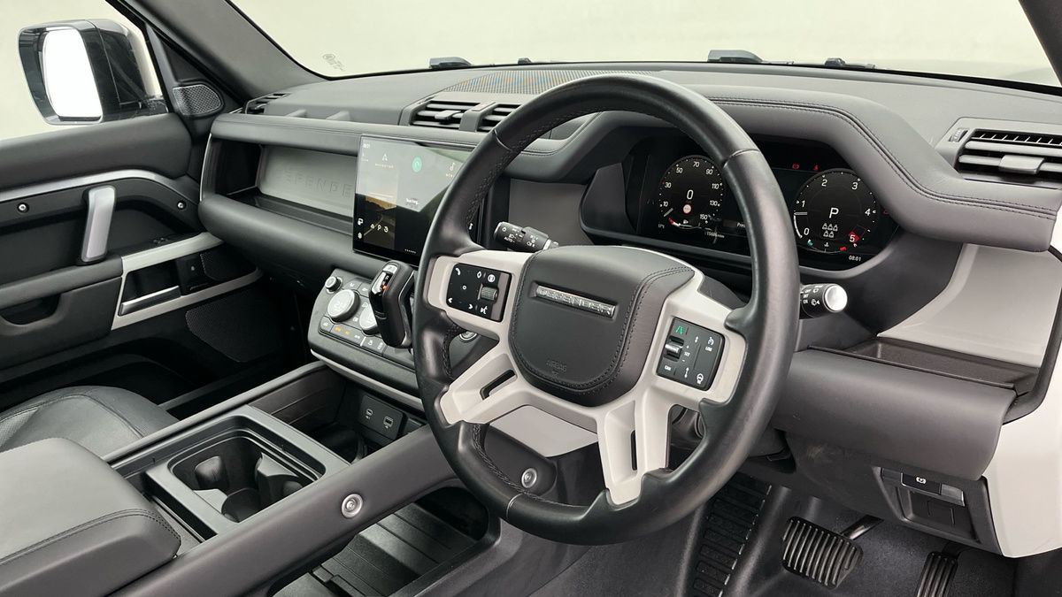 Land Rover Defender 110 Image 5