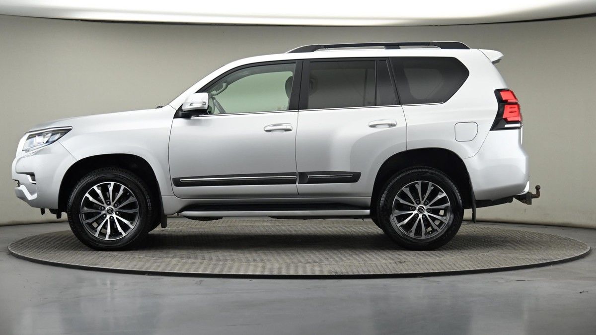 Toyota Land Cruiser Image 22