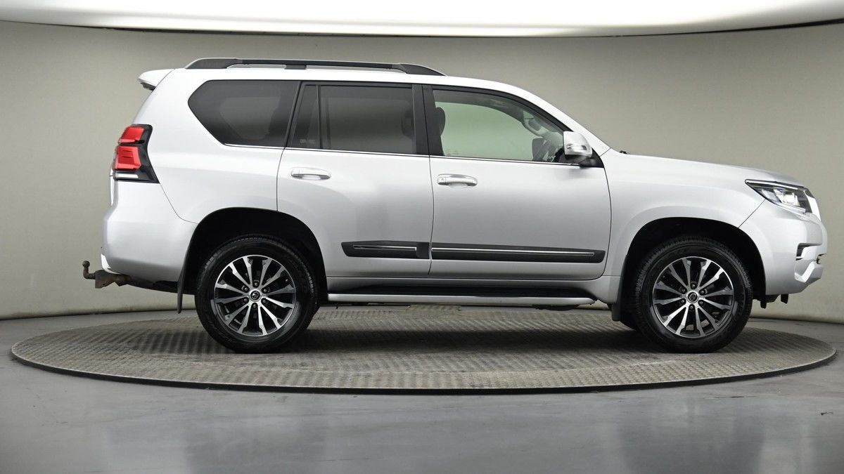 Toyota Land Cruiser Image 26