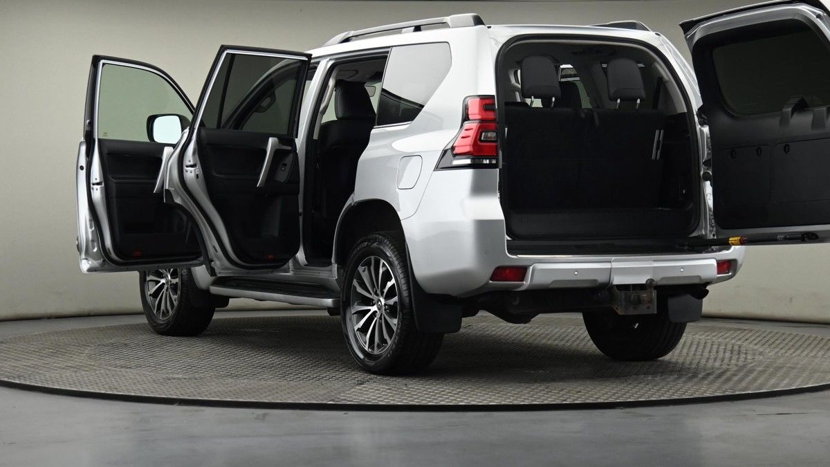 Toyota Land Cruiser Image 28