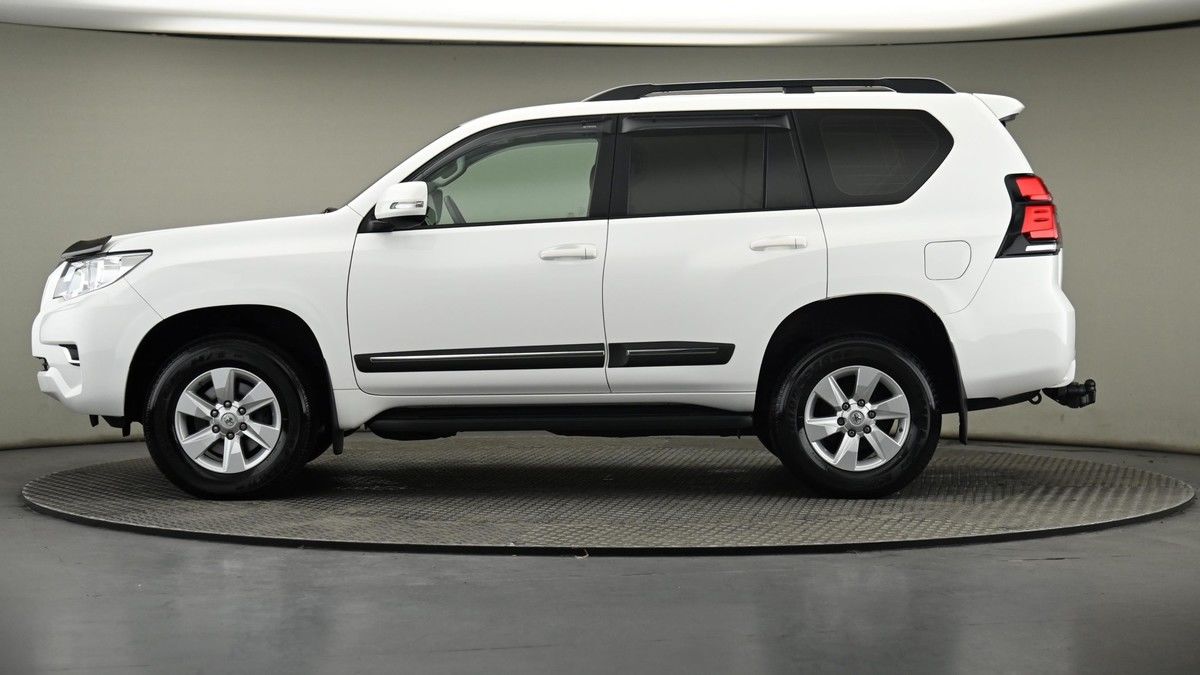 Toyota Land Cruiser Image 22