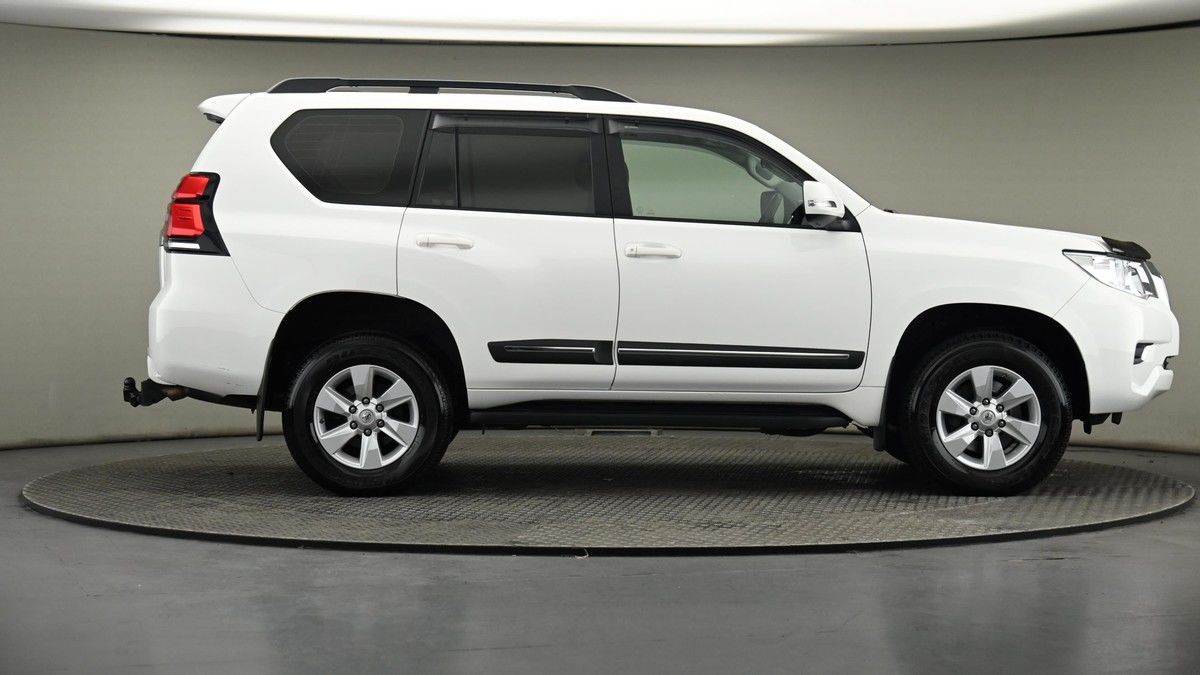 Toyota Land Cruiser Image 26