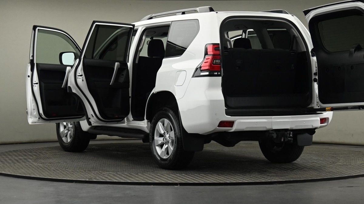 Toyota Land Cruiser Image 28